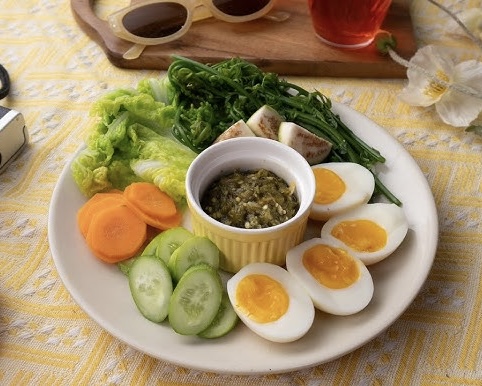 น้ำพริกหนุ่มผักลวก
